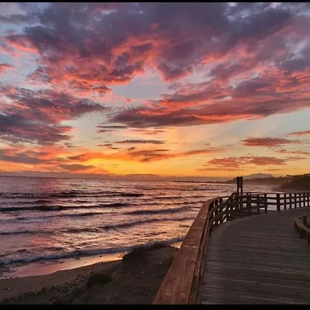 Casita Junto Al Mar En El Puerto De Cabopino בית נופש